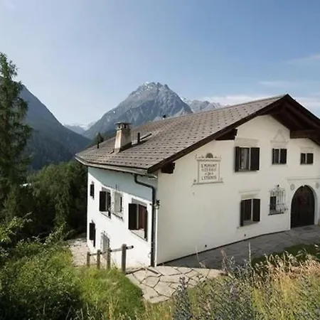 Holiday home Chasa Diala, Sonnig Und Schoenste Aussicht